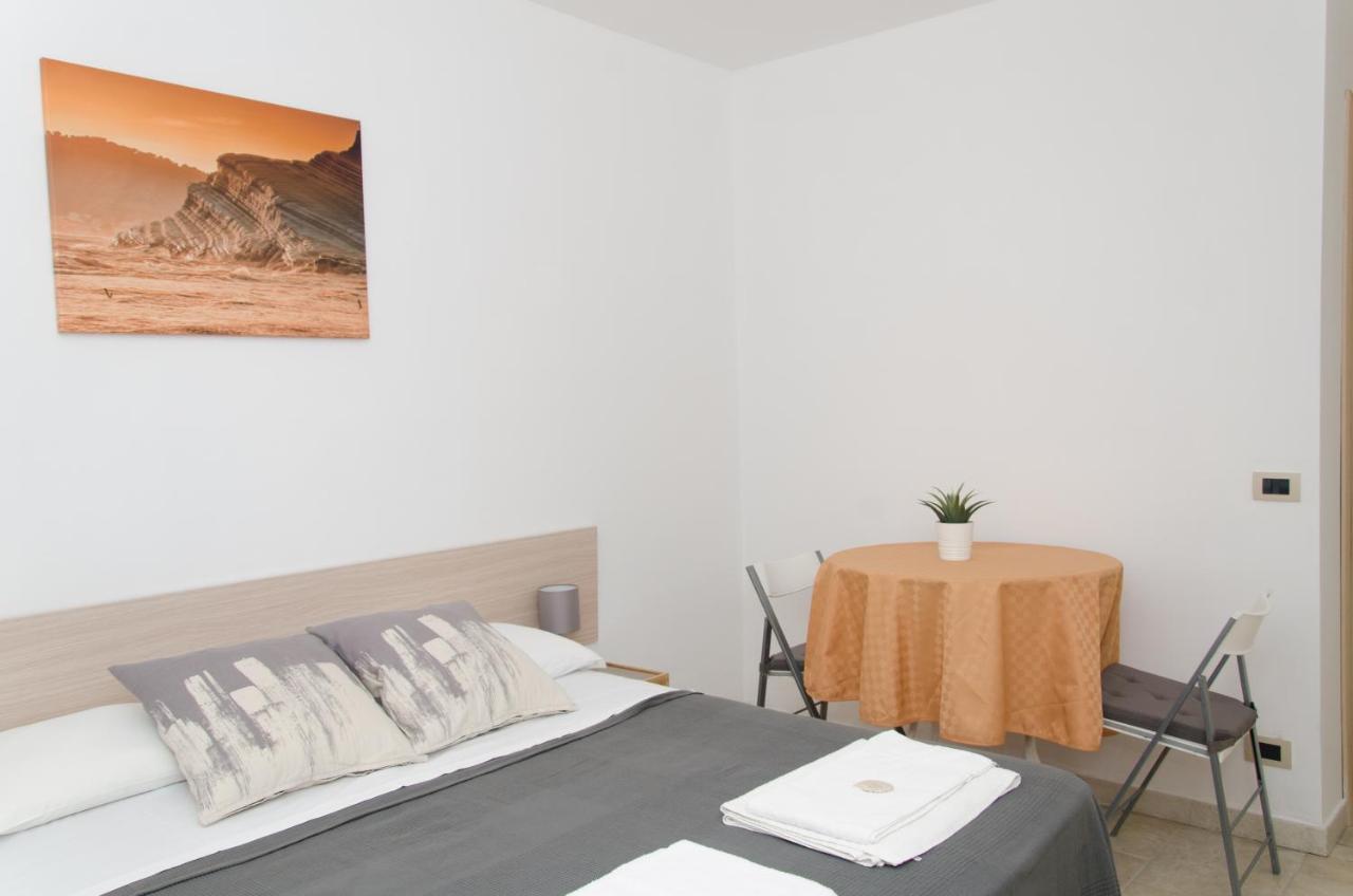 Guest House Del Lido Porto Empedocle Eksteriør billede